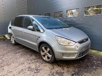 Coche siniestrado Ford S-Max S-Max (GBW) MPV 2006 / 2014 2.0 16V Flexifuel MPV   1.999cc 107kW (145pk) FWD 2007/10