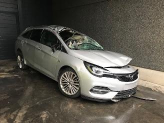 Salvage car Opel Astra K Sports Tourer Combi 2020 1.2 Turbo 12V Combi/o  Benzine 1.199cc 96kW (131pk) FWD 2020/1