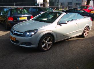 krockskadad bil auto Opel Astra 1.8 cosmo 2006/7