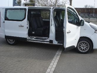 skadebil bedrijf Opel Vivaro DUBBELE CABINE L2-H2 1.6DTCI  AIRCO 2016/9